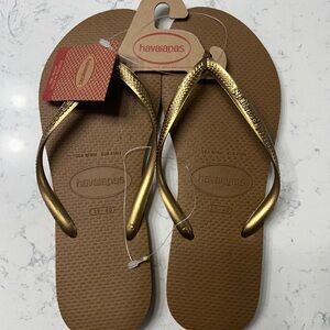 Havaianas Slim Flip Flops in Bronze, Women’s Size 9-10